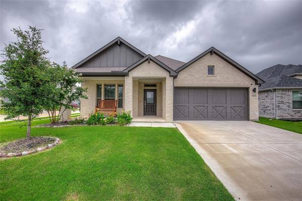 305 Ember Circle, Waxahachie, TX 75165