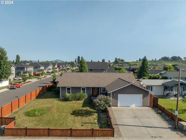 3530 CEDAR DR, Hood River, OR 97031