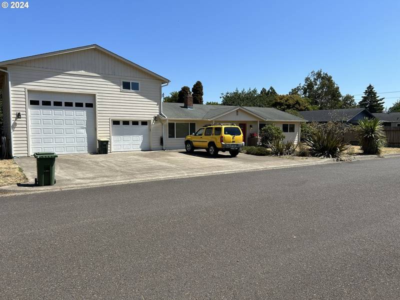 1868 TAMARACK ST, Florence, OR 97439