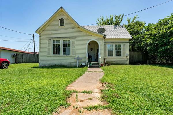 341 Graham Street, Paris, TX 75460