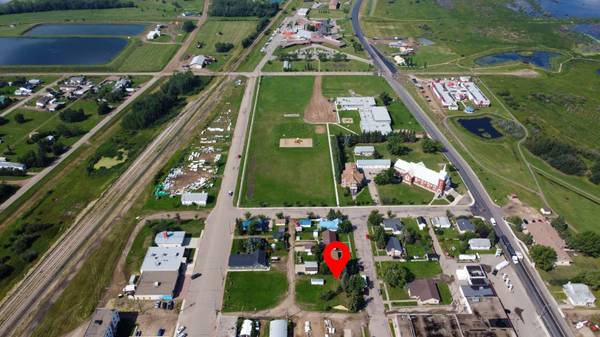 Mclennan, AB T0H 2L0,15 2 AVE Northwest