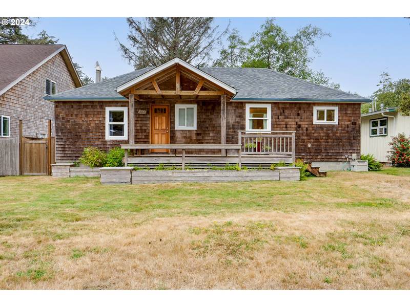 588 N HEMLOCK ST, Cannon Beach, OR 97110