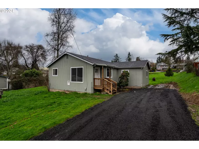 90 NE RONALD ST, Winston, OR 97496