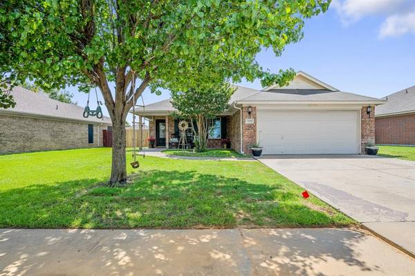 105 Pebble Creek Way, Alvarado, TX 76009