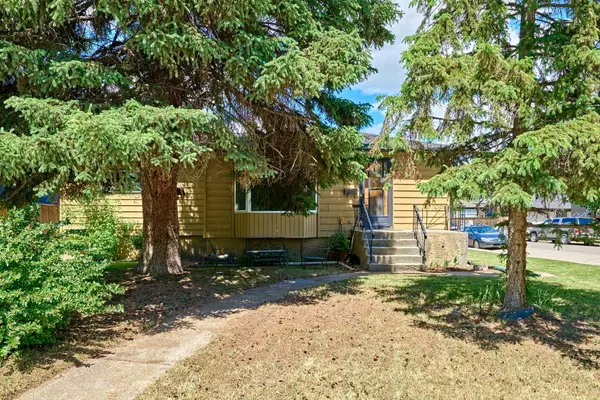 Calgary, AB T2E 1V9,464 23 AVE NE