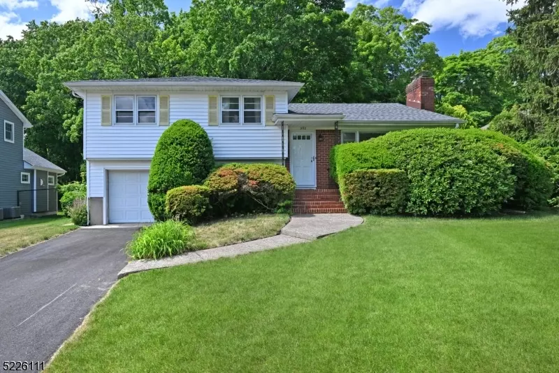 352 Cedar Ave, Ridgewood Village, NJ 07450