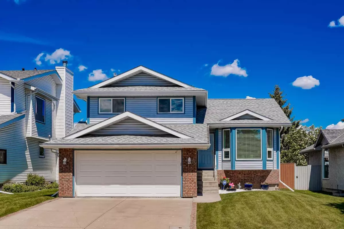 Calgary, AB T2W 5P3,68 Woodford Close SW