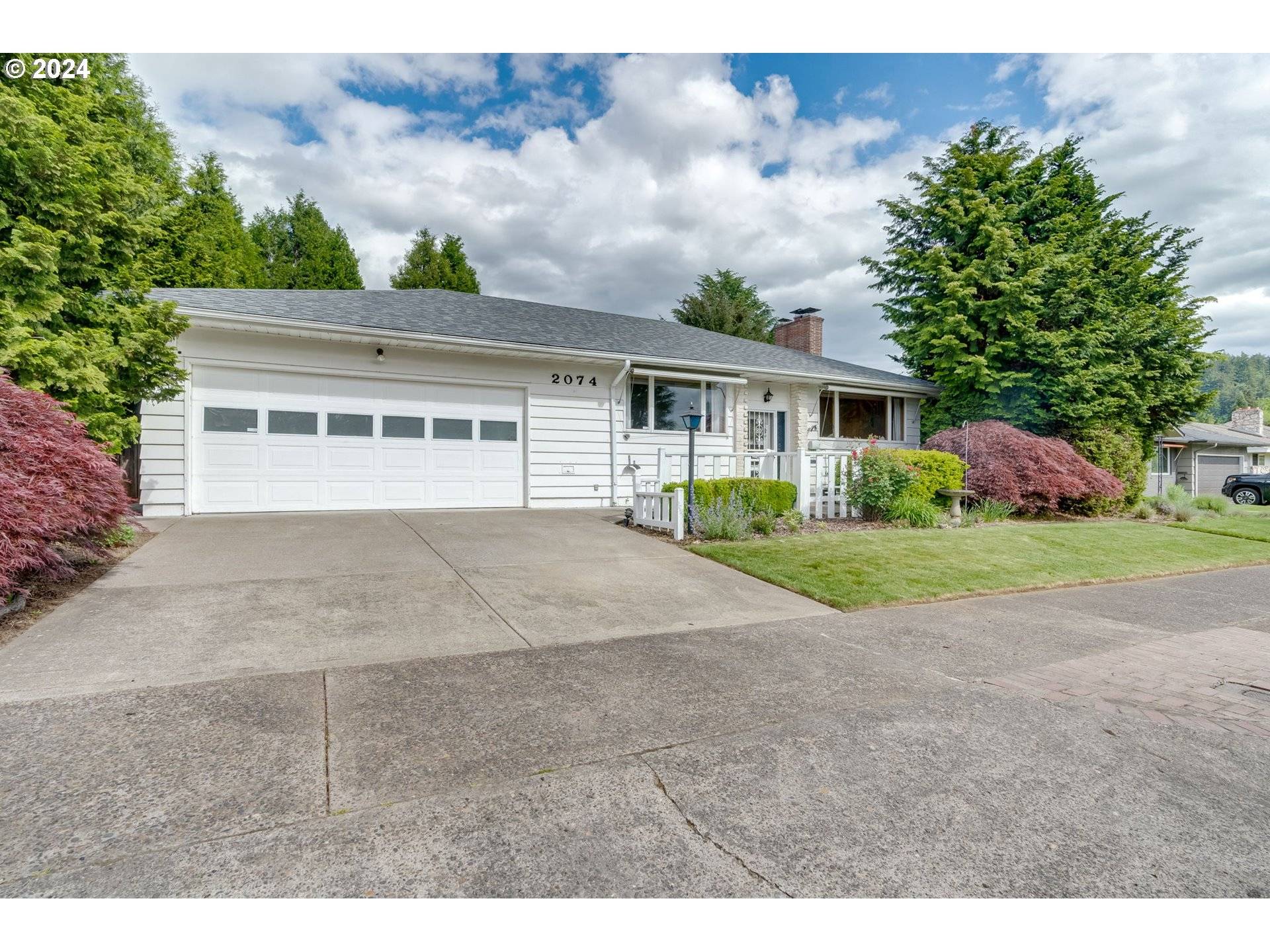 2074 SE 102ND AVE, Portland, OR 97216