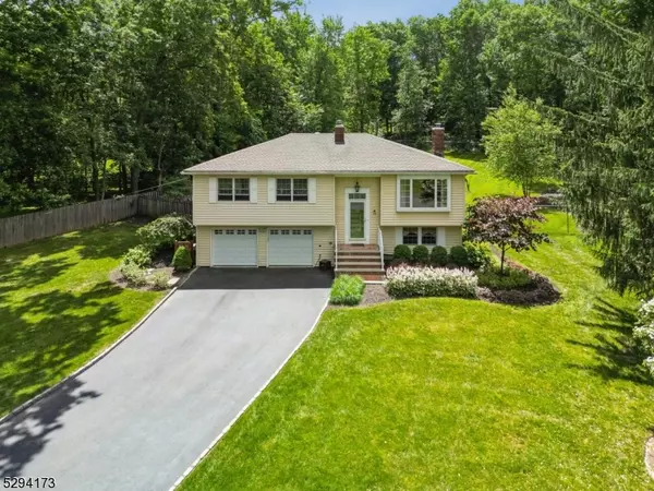 25 Woodland Rd, Long Hill Twp., NJ 07946