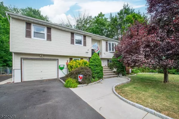 26 Woodlawn Ave, Pompton Lakes Boro, NJ 07442