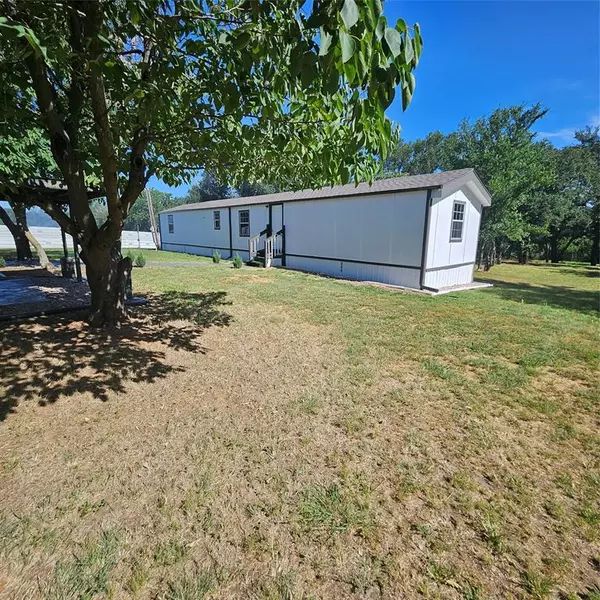 124 Trails End Circle, Millsap, TX 76066