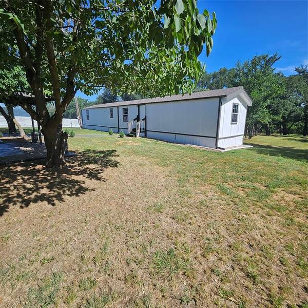 124 Trails End Circle,  Millsap,  TX 76066