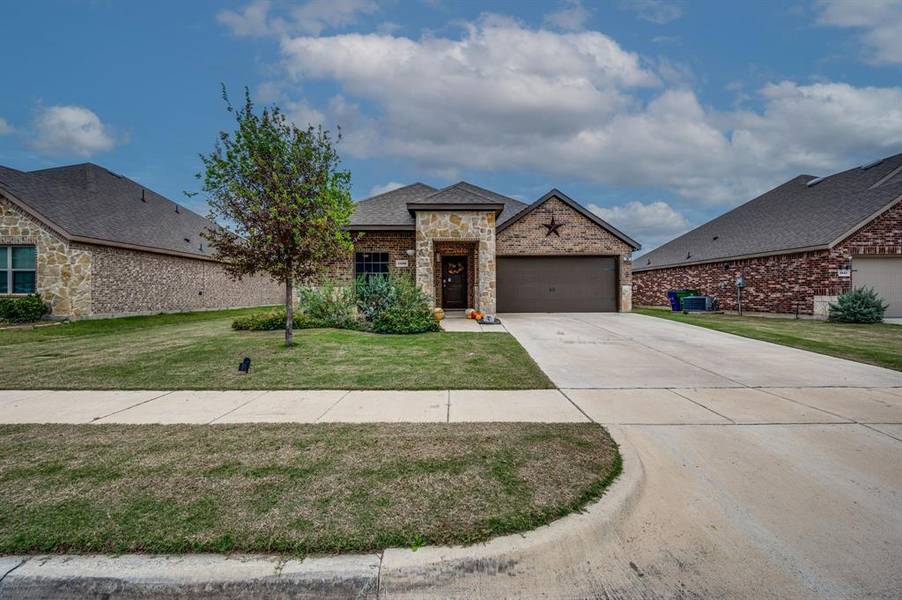 1539 Woodlake Drive, Waxahachie, TX 75165