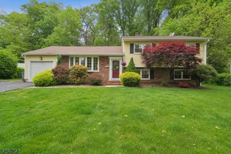 70 Sutton Dr, Berkeley Heights Twp., NJ 07922