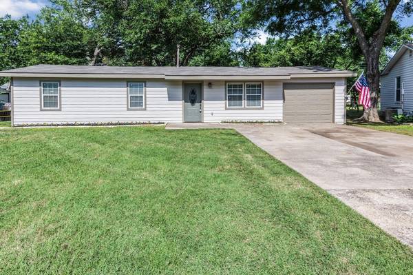 39 Lynn Court, Hurst, TX 76053