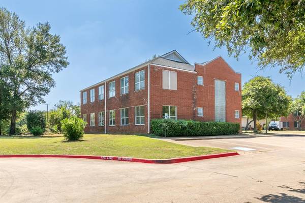 Arlington, TX 76013,1307 W Abram Street #204