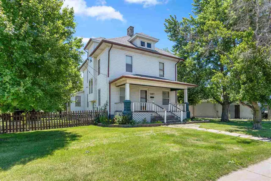 1607 E Washington St, Washington, IA 52353