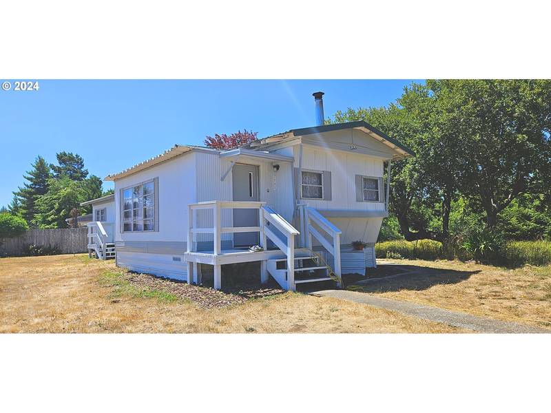 3085 KNOTT TER, Coos Bay, OR 97420