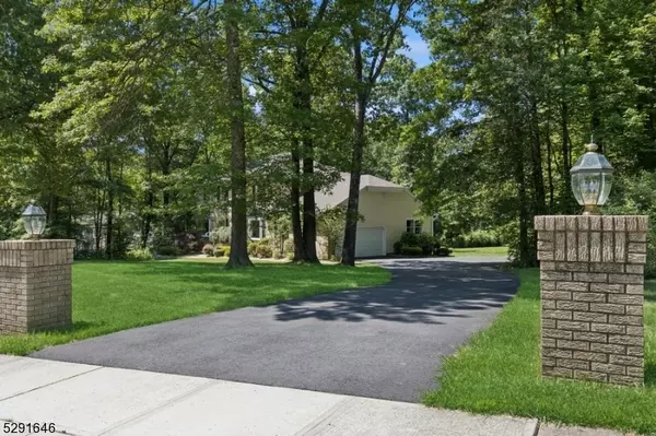 Bernards Twp., NJ 07920,10 Stacy Ln