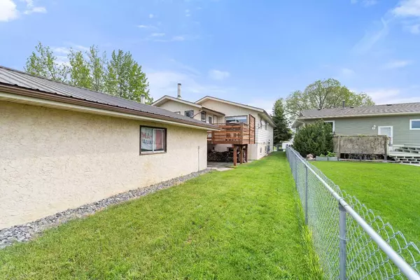 Olds, AB T4H 1L8,27 Beech CRES