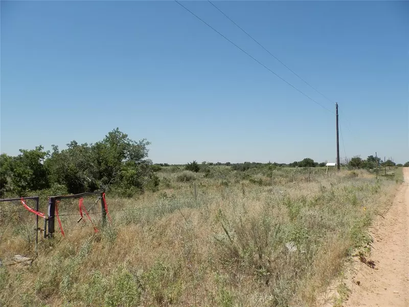 000 Trolinder Road, Quanah, TX 79252