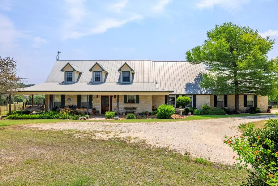 527 S Broadway St, Fredericksburg, TX 78624