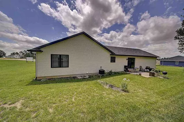 West Liberty, IA 52776,307 E 17th St