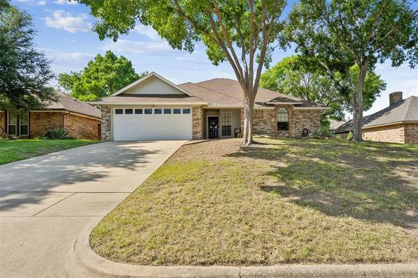 1017 Rio Grande Drive, Benbrook, TX 76126