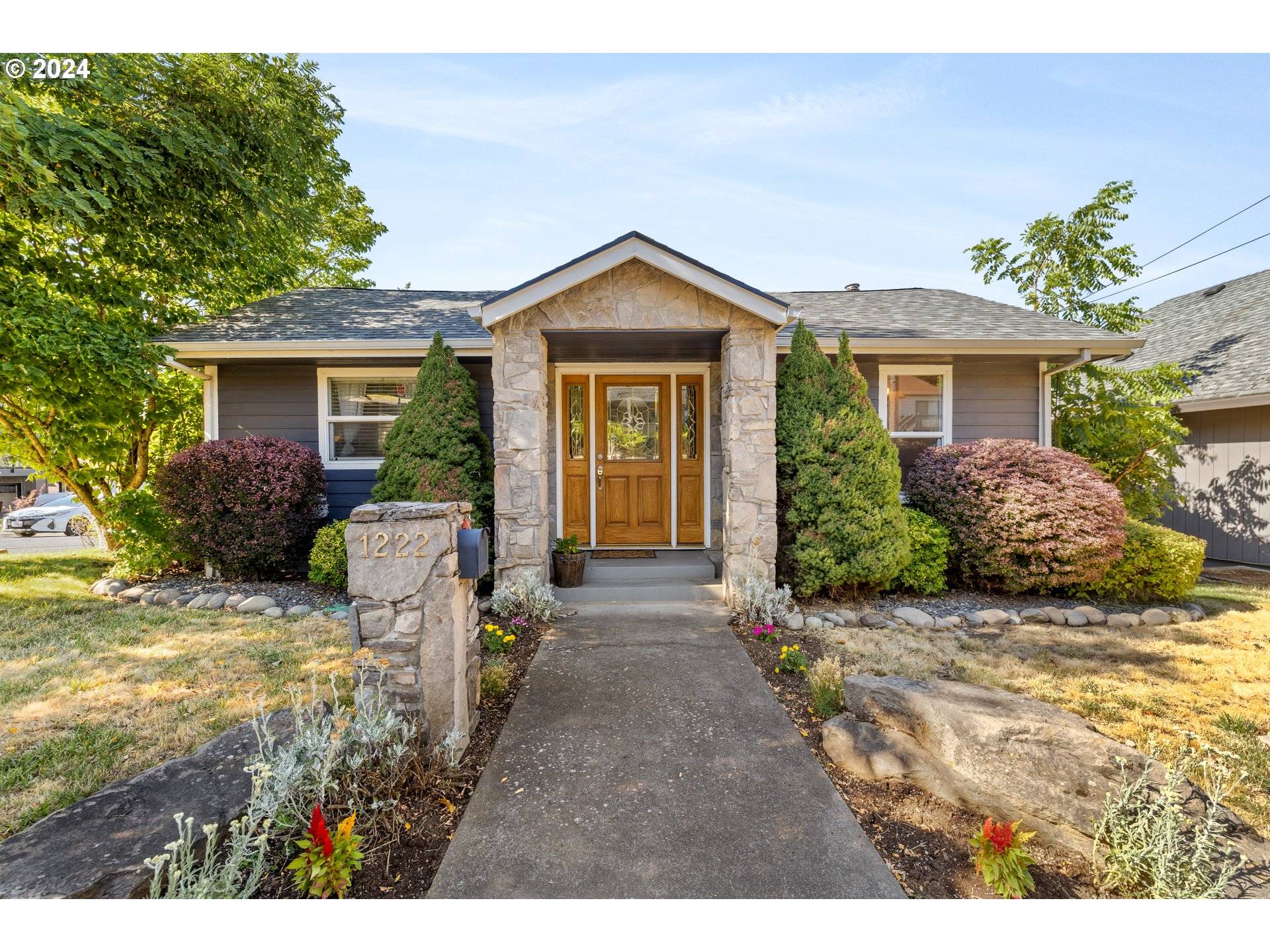 Hood River, OR 97031,1222 CASCADE AVE