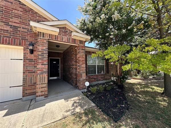 10017 Silent Hollow Drive, Fort Worth, TX 76140