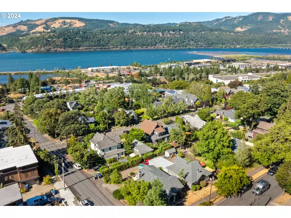 Hood River, OR 97031,1222 CASCADE AVE