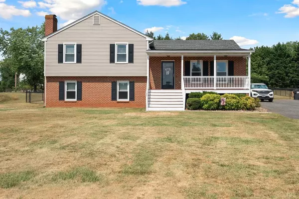 96 Carters Crossing LN, Forest, VA 24551