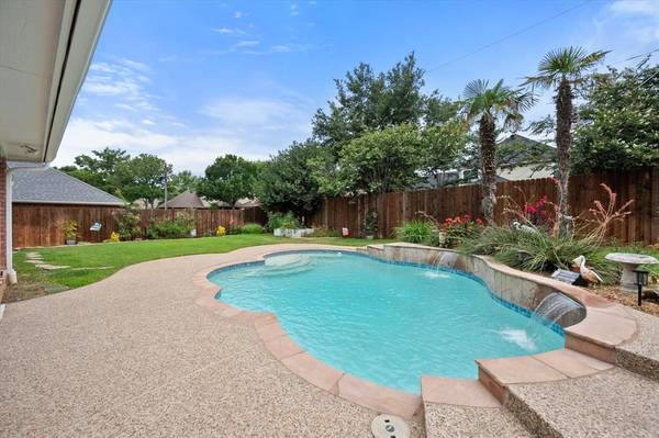 3315 Summergrove Drive, Arlington, TX 76001