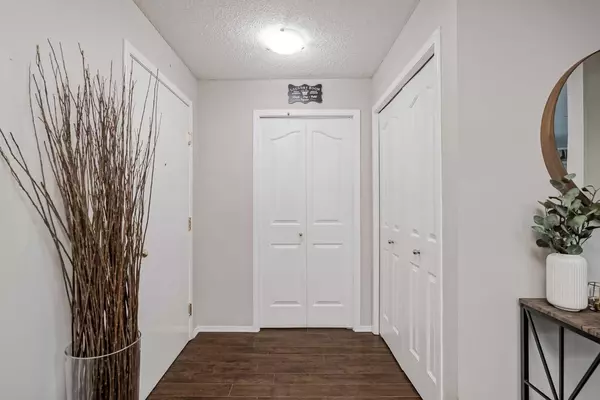 Calgary, AB T3G 5N5,1000 Citadel Meadow Pointe #205