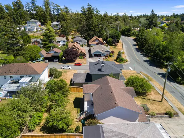 Saanich, BC V8Z 7J5,942 Roy Rd