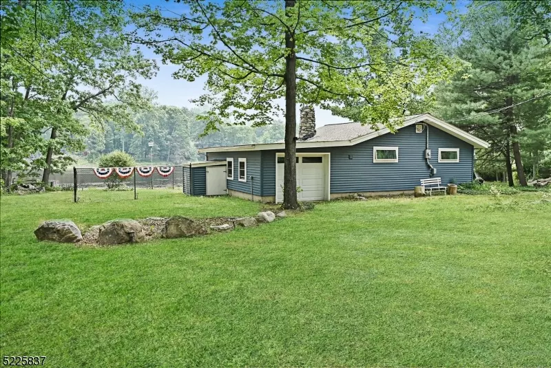 939 Plymouth Lake Dr, Stillwater Twp., NJ 07860