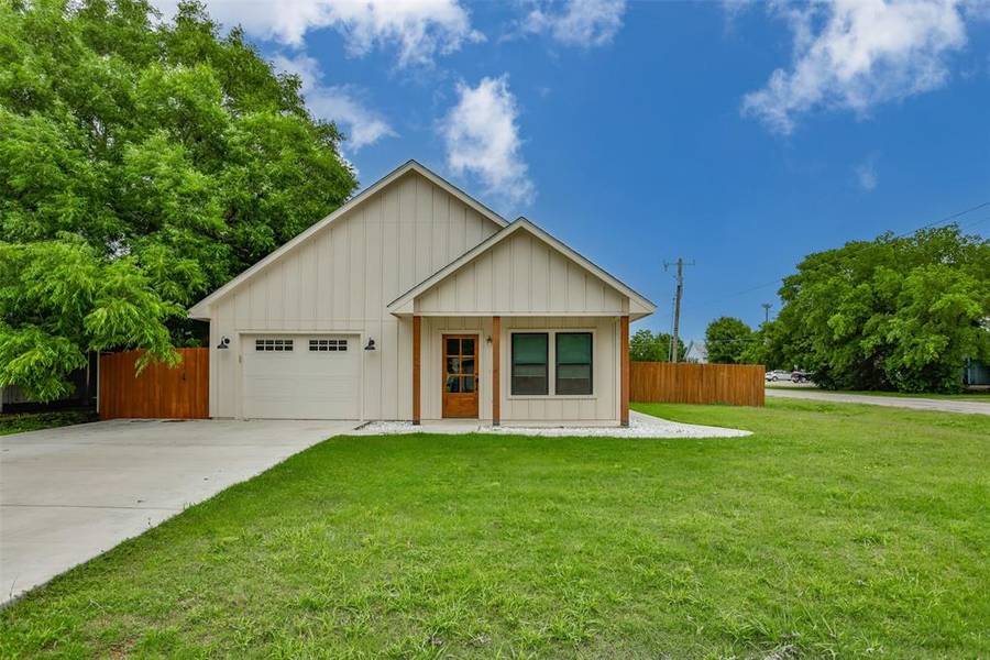 109 W 4th Street, Lindsay, TX 76250