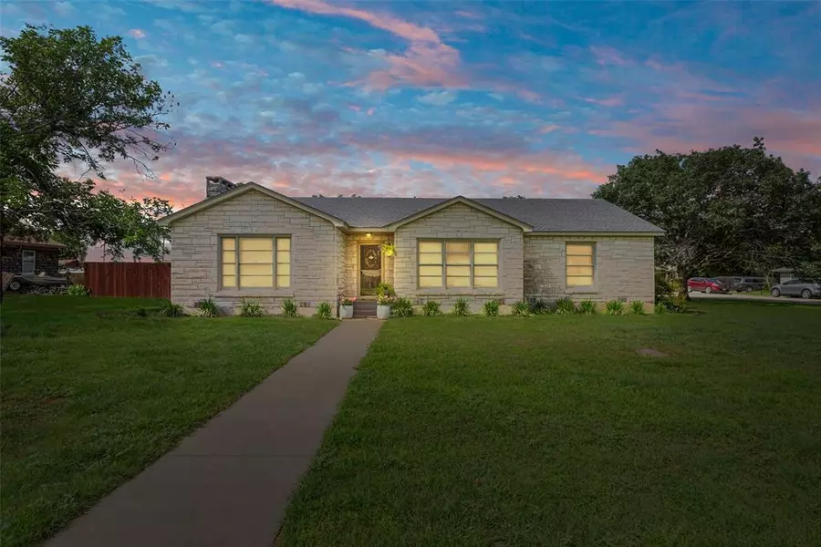 807 E Henry Street, Hamilton, TX 76531