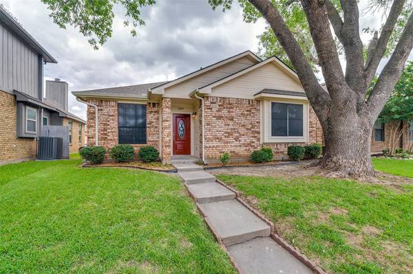 2143 Falcon Ridge Drive,  Carrollton,  TX 75010