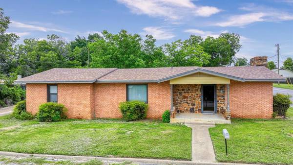 200 N 8th Street, Jacksboro, TX 76458