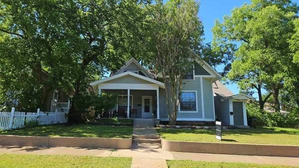 224 W Hull Street, Denison, TX 75020