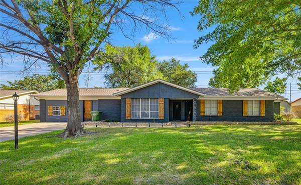 2305 SE 9th Street,  Mineral Wells,  TX 76067