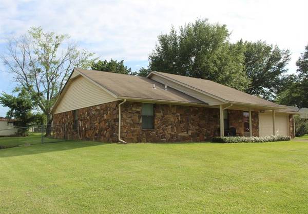 2104 Hummingbird Lane, Idabel, OK 74745