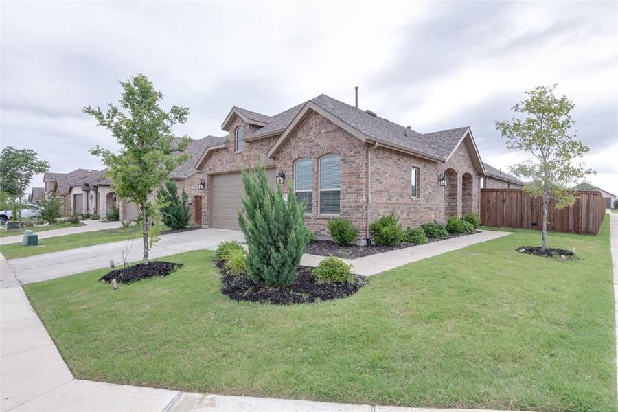 3500 Sweet Grass Drive, Aubrey, TX 76227