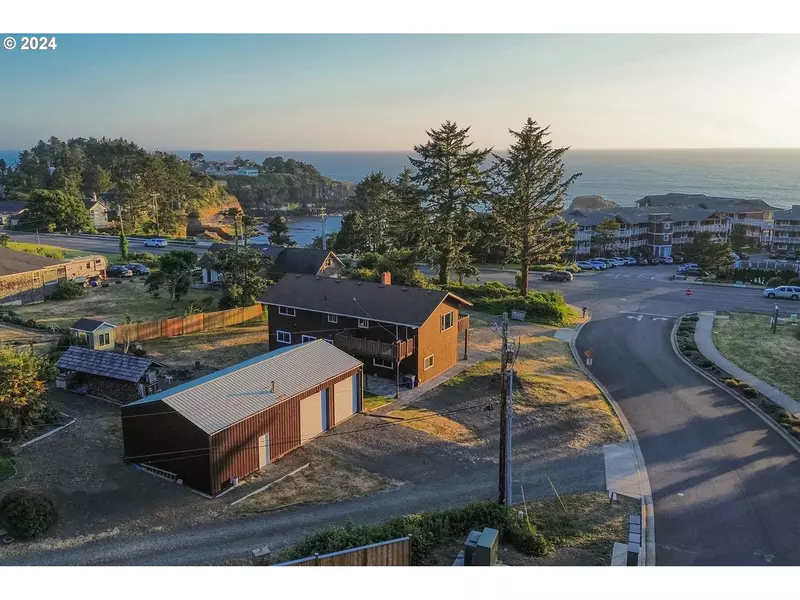 674 N HIGHWAY 101, Depoe Bay, OR 97341