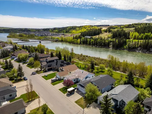 Cochrane, AB T4C 1K5,120 Riverview CIR