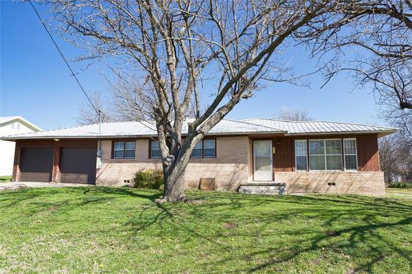 916 N Main Street, Muenster, TX 76252