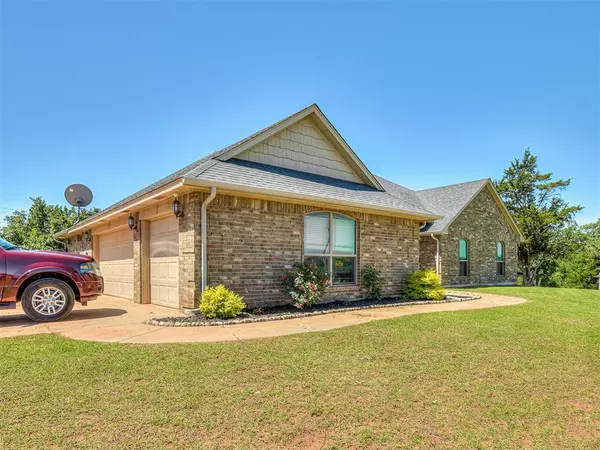 Guthrie, OK 73044,5714 Cedar Tree Circle