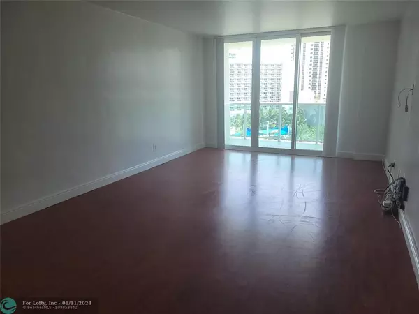 Sunny Isles Beach, FL 33160,19370 Collins Ave  #817