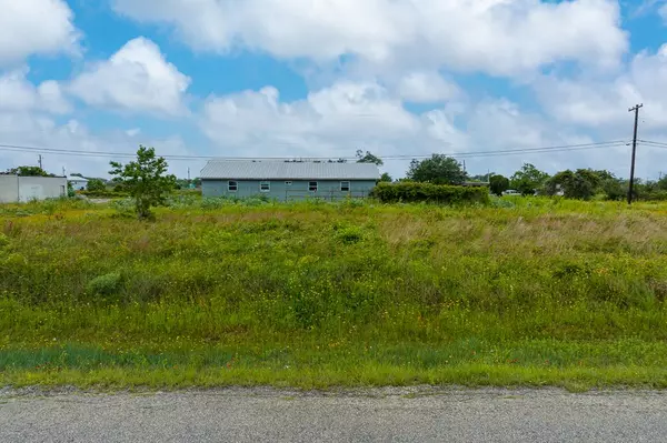 150 Shady Oak Ln, Rockport, TX 78382